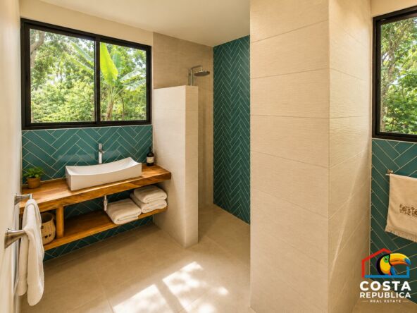 Ocean River View Villa – master bathroom – Tárcoles, Costa Rica