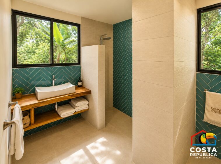 Ocean River View Villa – master bathroom – Tárcoles, Costa Rica
