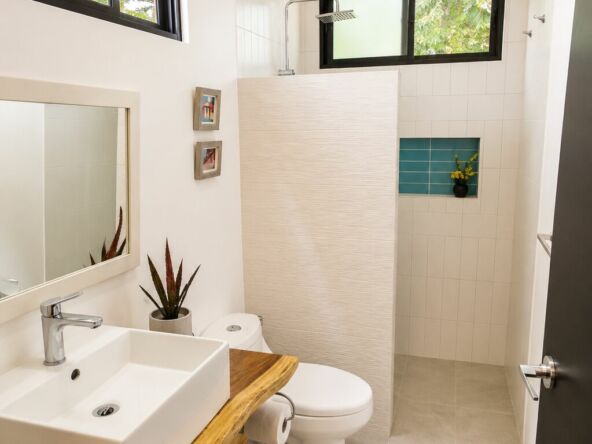 Ocean River View Villa – guest bathroom – Tárcoles, Costa Rica