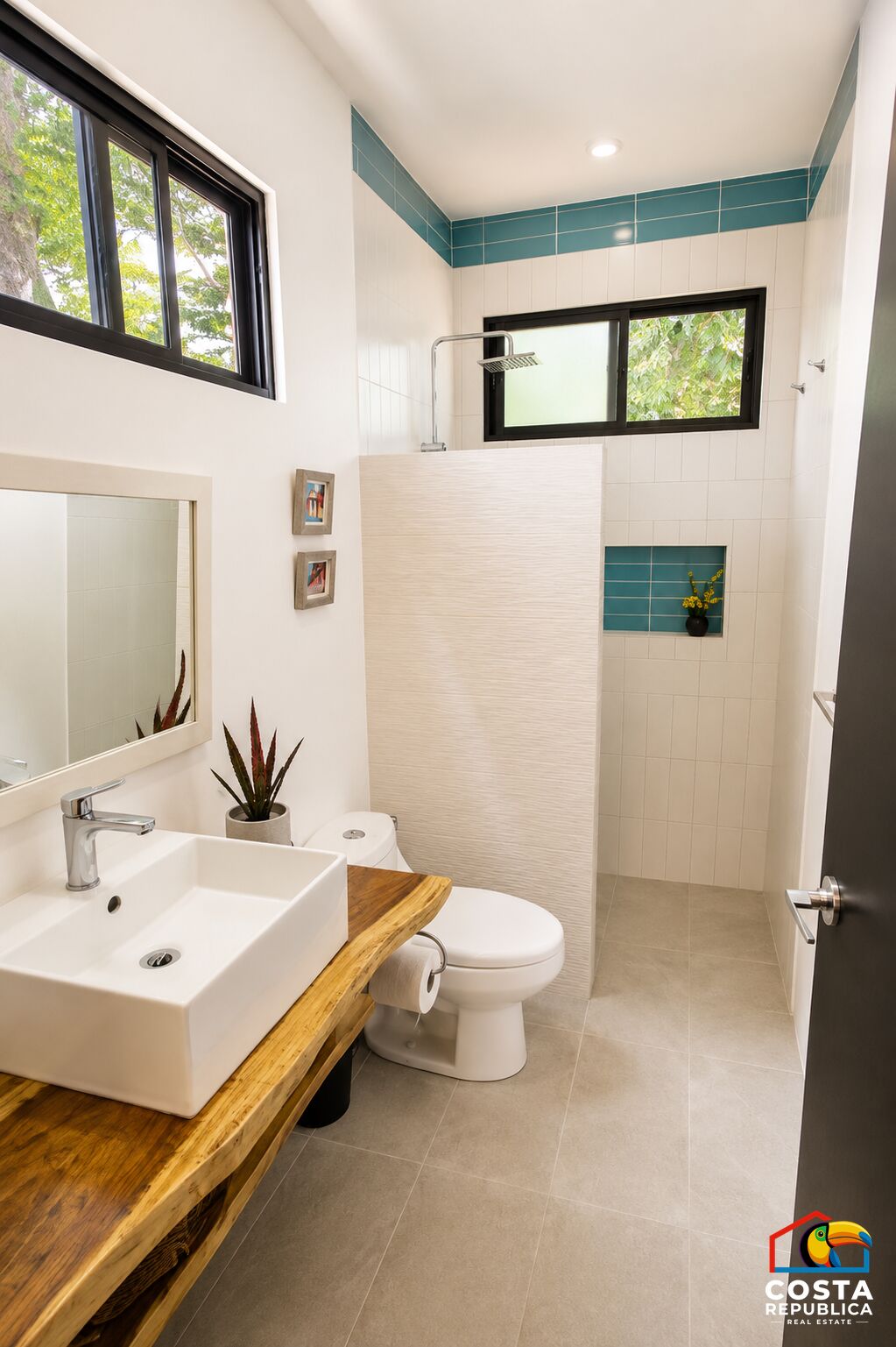 Ocean River View Villa – guest bathroom – Tárcoles, Costa Rica