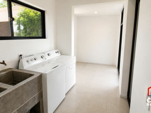 Ocean River View Villa – laundry room – Tárcoles, Costa Rica
